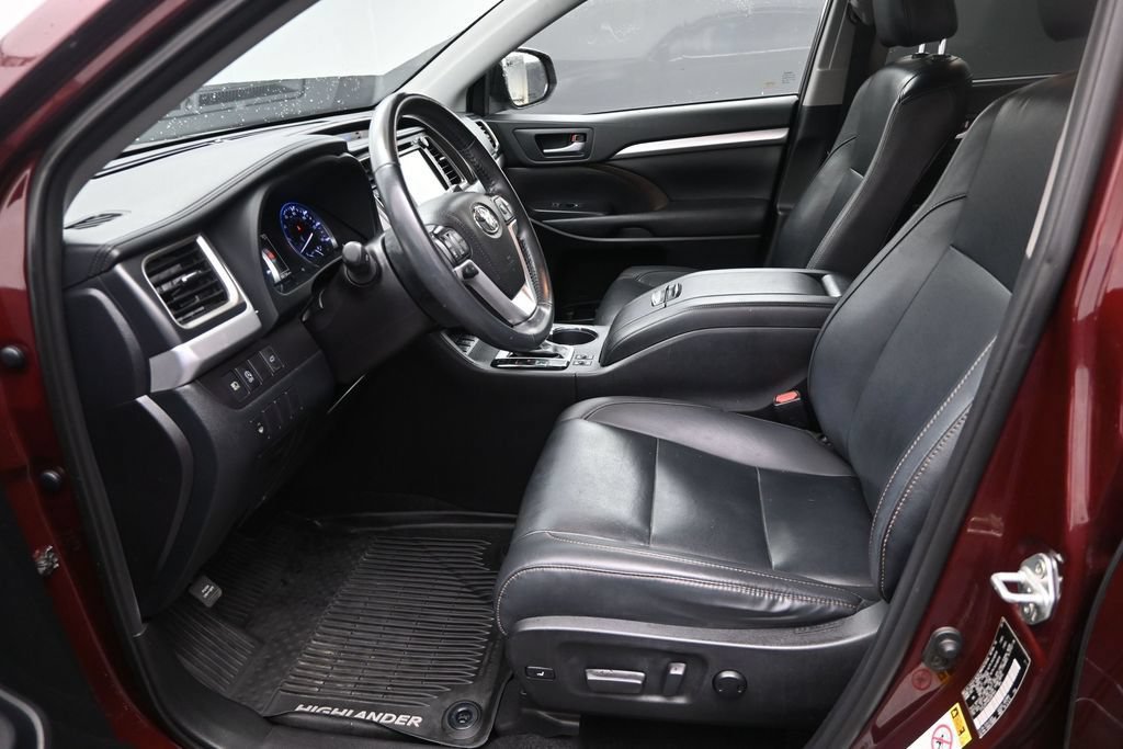 Used 2019 Toyota Highlander XLE AWD/4WD image 18
