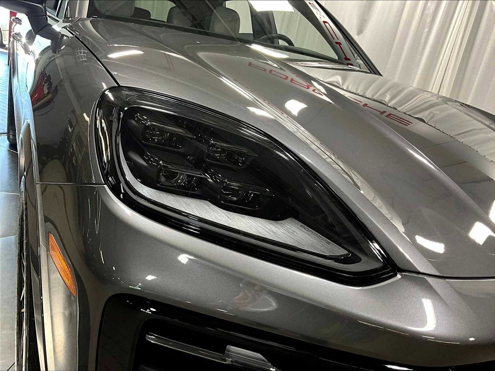 Used 2025 Porsche Cayenne image 14