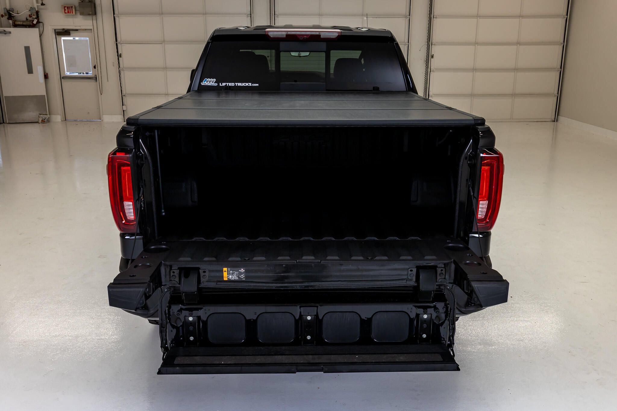 Used 2024 GMC Sierra 1500 AT4 w/ Technology Package AWD/4WD image 9