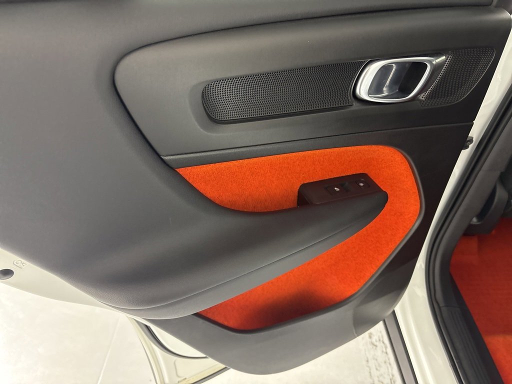 Used 2019 Volvo XC40 T5 R-Design image 34