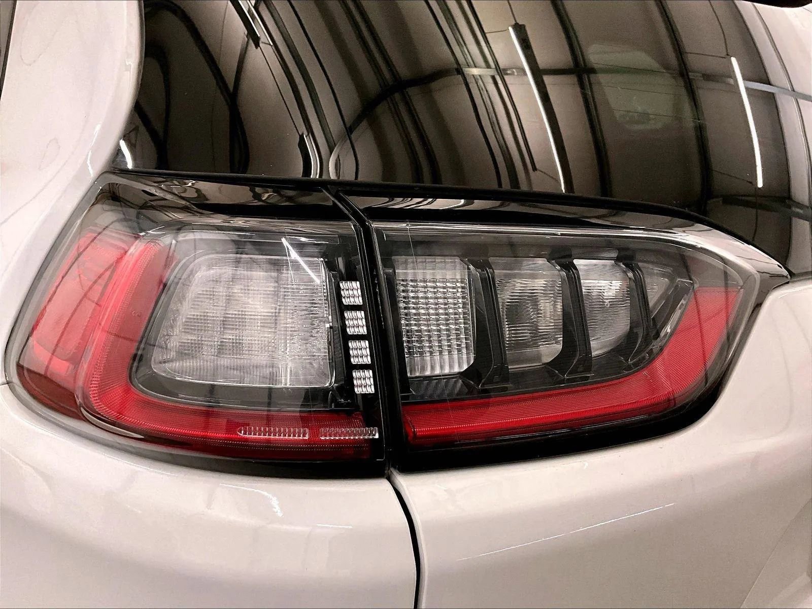 Used 2021 Jeep Cherokee Latitude Lux 80th Anniv w/ Quick Order Package 26U 80TH image 28