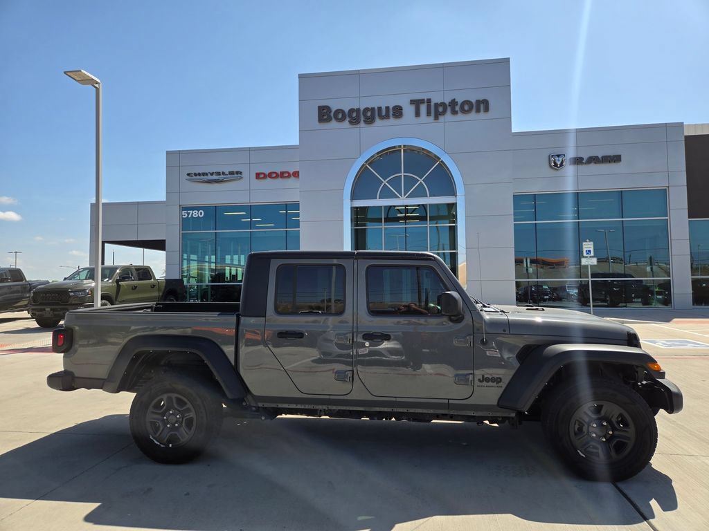 Used 2023 Jeep Gladiator Sport w/ Trailer Tow Package AWD/4WD image 2
