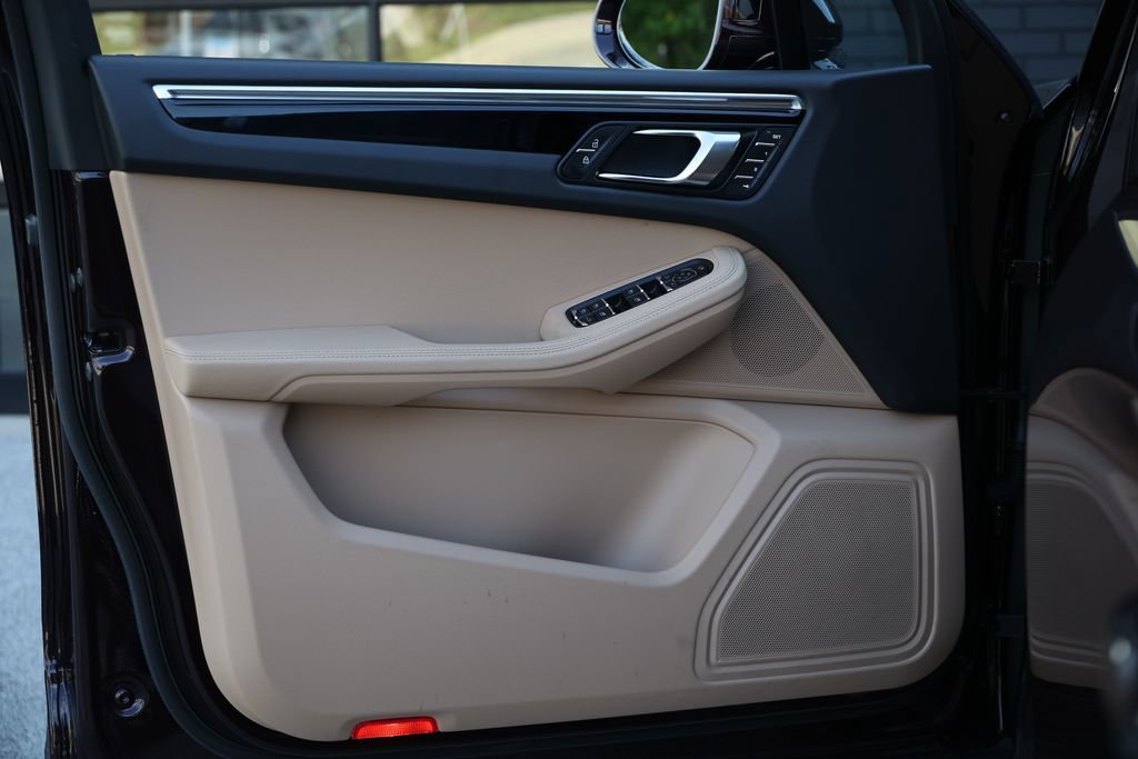 Certified 2026 Porsche Macan AWD/4WD image 29