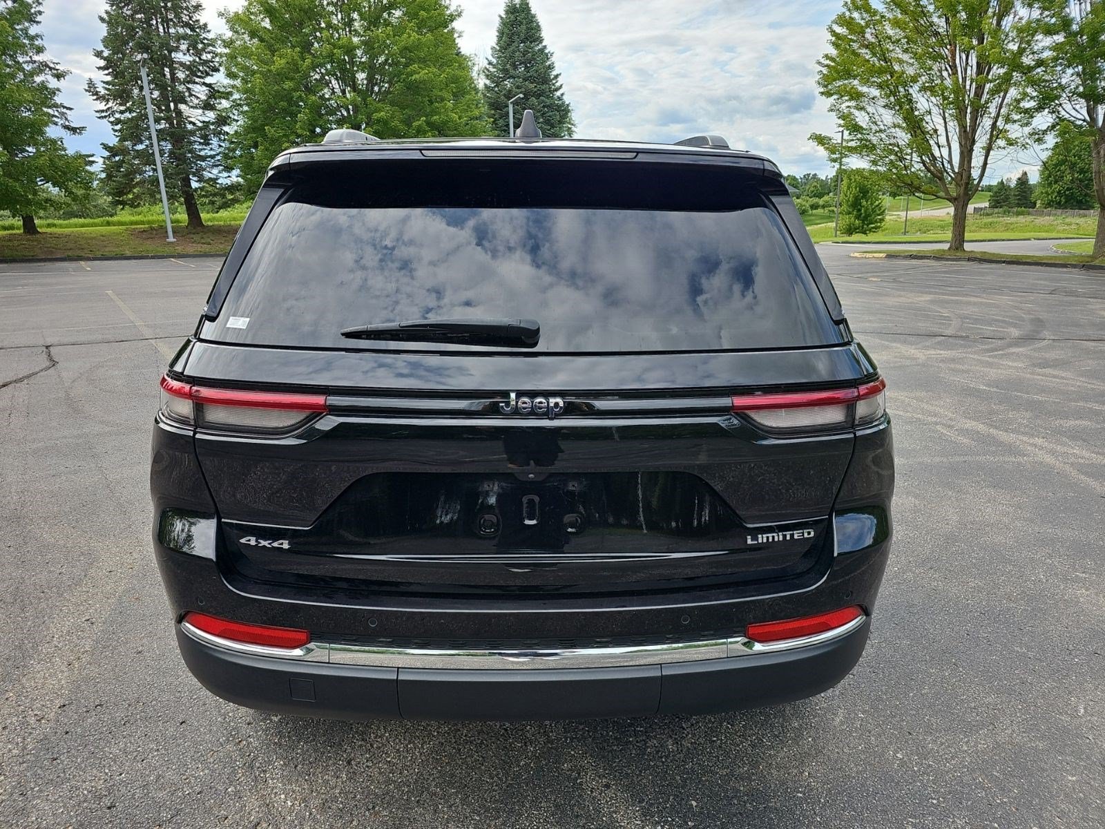 Used 2023 Jeep Grand Cherokee Limited AWD/4WD image 5