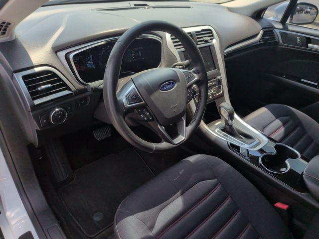 Used 2016 Ford Fusion SE FWD image 16