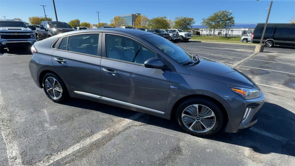 Used 2020 Hyundai Ioniq SE image 3