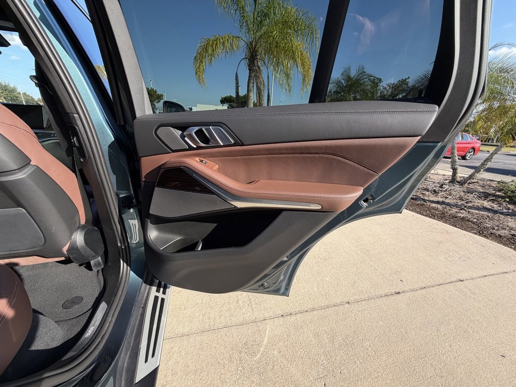 Used 2025 BMW X5 xDrive50e image 34