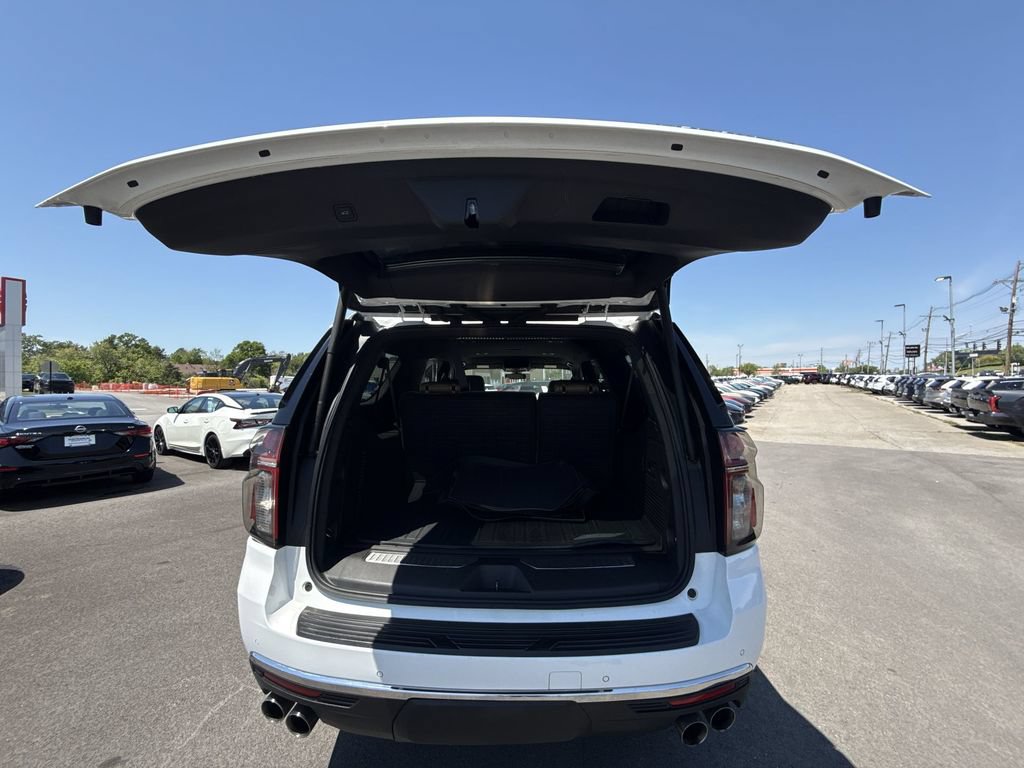 Used 2022 Chevrolet Suburban Premier AWD/4WD image 23