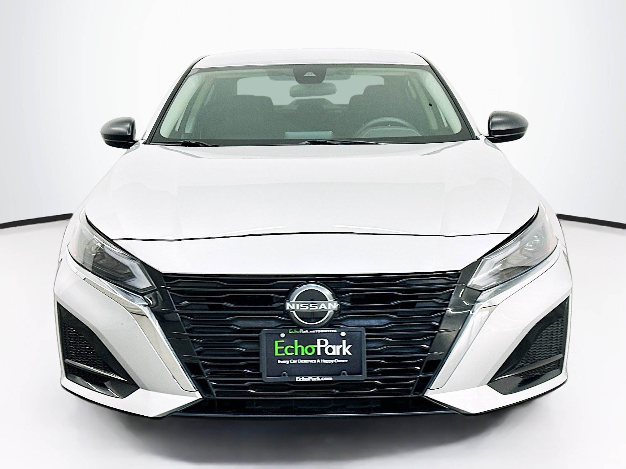 Used 2024 Nissan Altima 2.5 SV FWD image 2