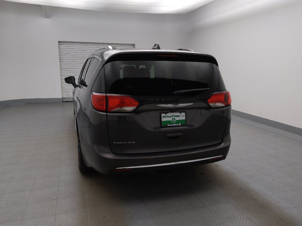Used 2019 Chrysler Pacifica Touring-L FWD image 6