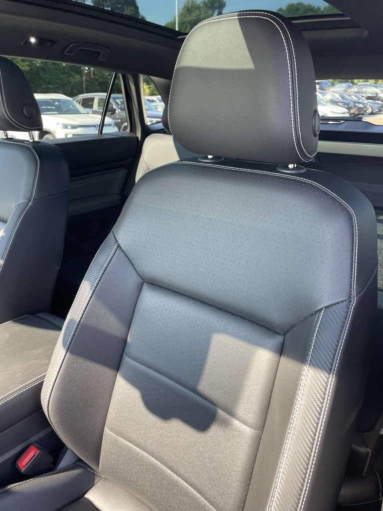 Certified 2023 Volkswagen Atlas Cross Sport SEL R-Line AWD/4WD image 20