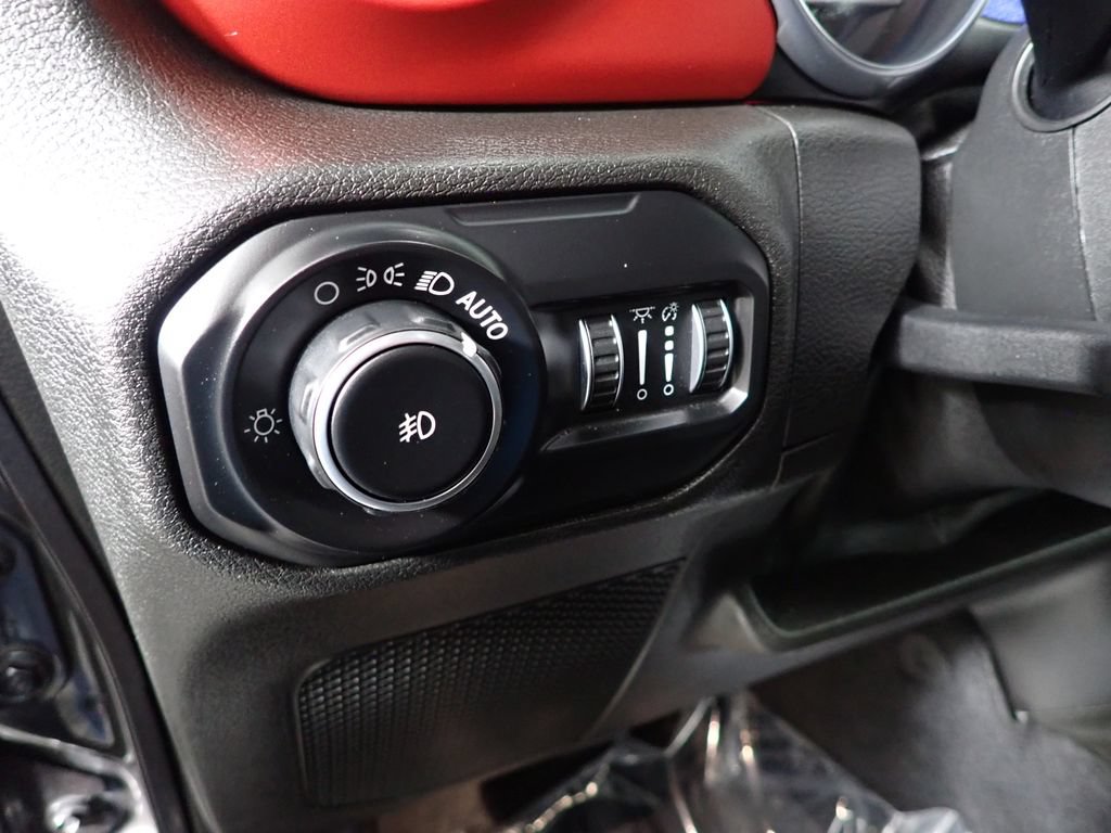 Used 2018 Jeep Wrangler Unlimited Rubicon w/ Dual Top Group AWD/4WD image 22