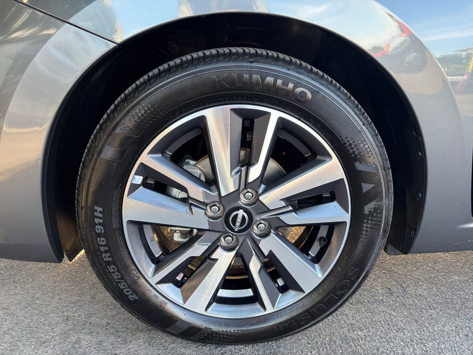 Used 2025 Nissan Versa SV image 28