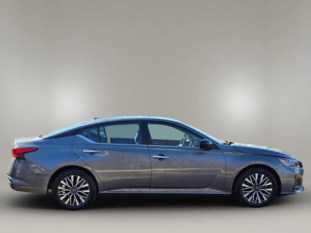 Used 2024 Nissan Altima 2.5 SV image 4