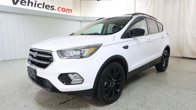 Used 2017 Ford Escape SE w/ SE Sport Appearance Package AWD/4WD image 2