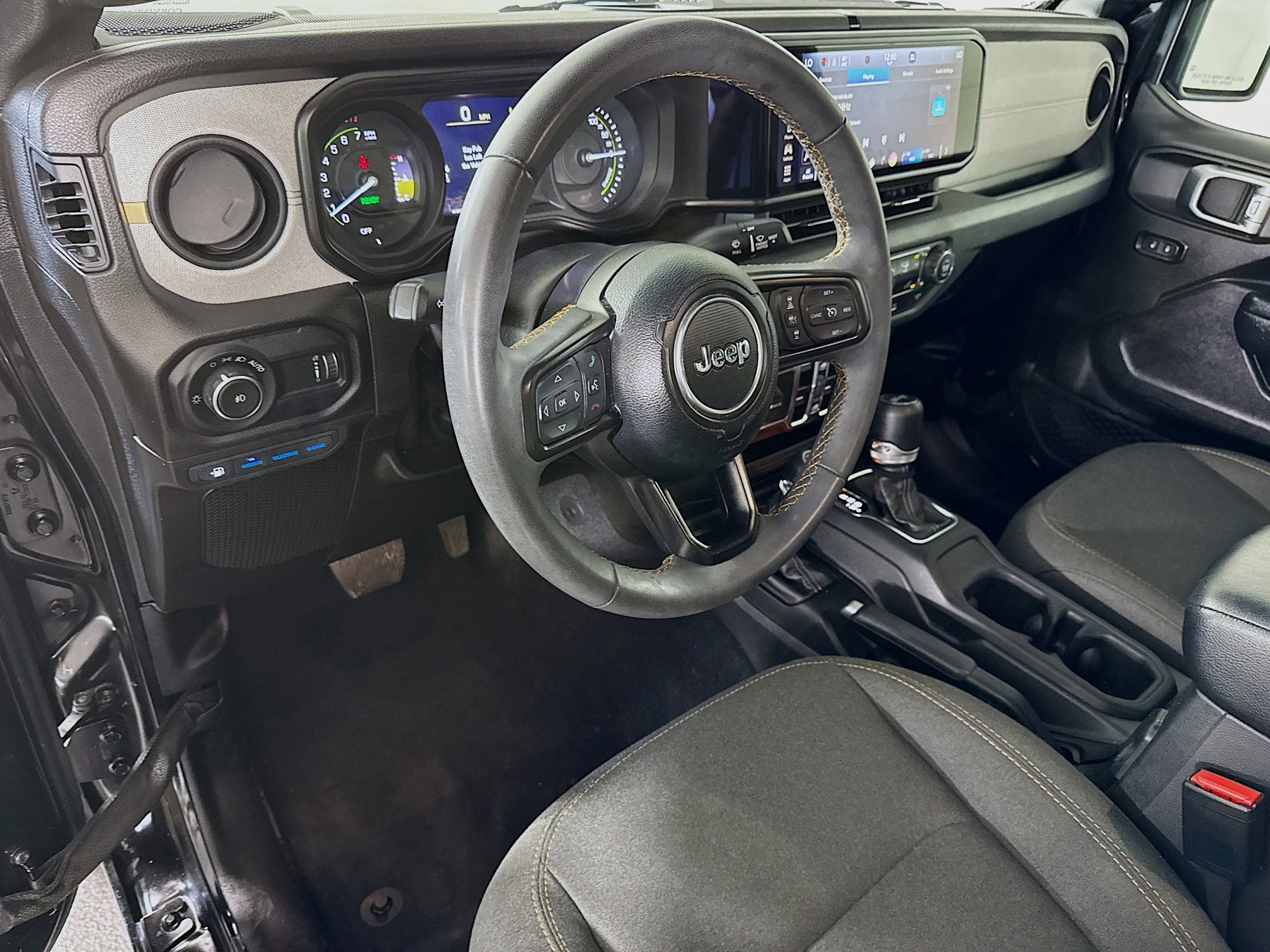 Used 2024 Jeep Wrangler Unlimited AWD/4WD image 23