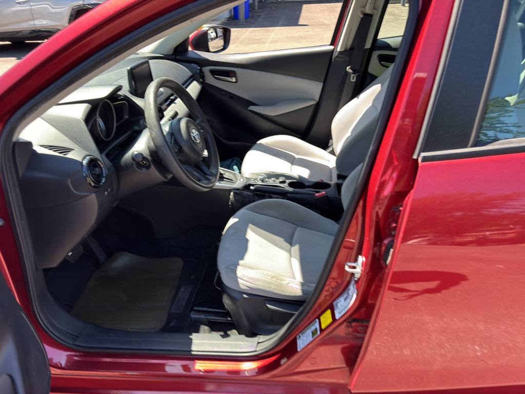 Used 2019 Toyota Yaris L FWD image 5