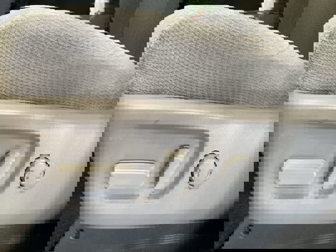 Used 2020 Toyota Sienna LE w/ LE Preferred Package image 12