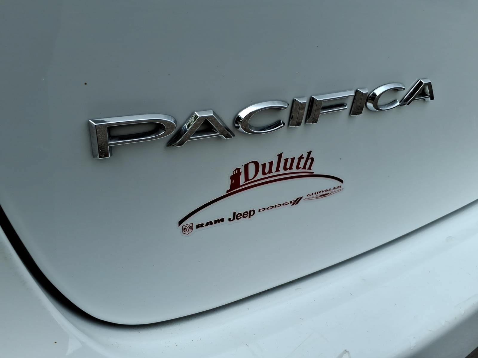 Used 2023 Chrysler Pacifica Touring-L FWD image 15
