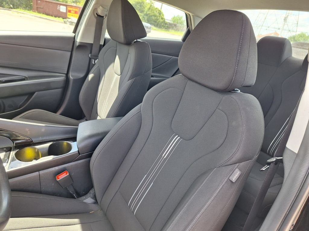 Used 2024 Hyundai Elantra Blue FWD image 11