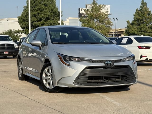 Used 2024 Toyota Corolla LE FWD image 2