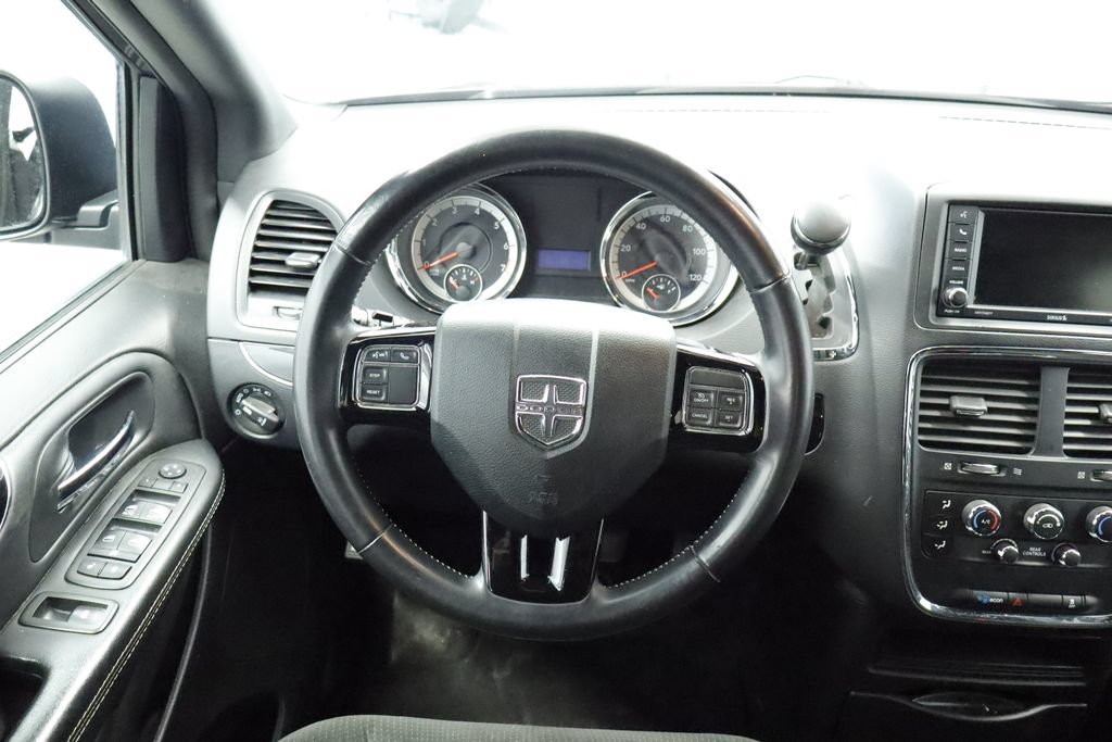 Used 2018 Dodge Grand Caravan SE FWD image 17