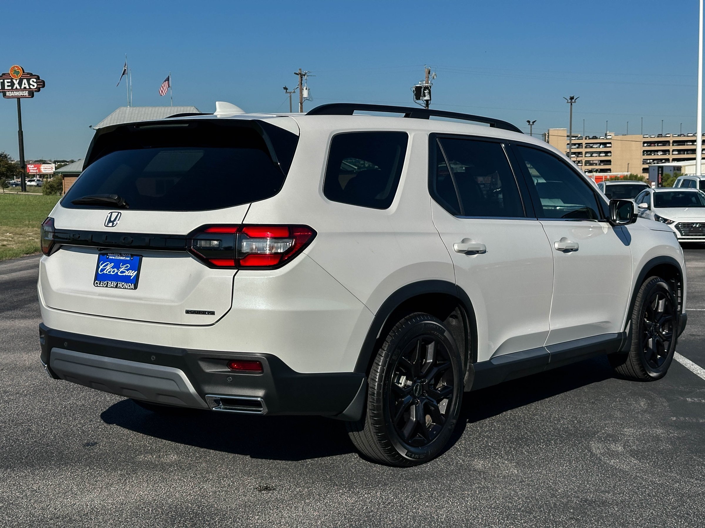 Used 2025 Honda Pilot Touring image 6