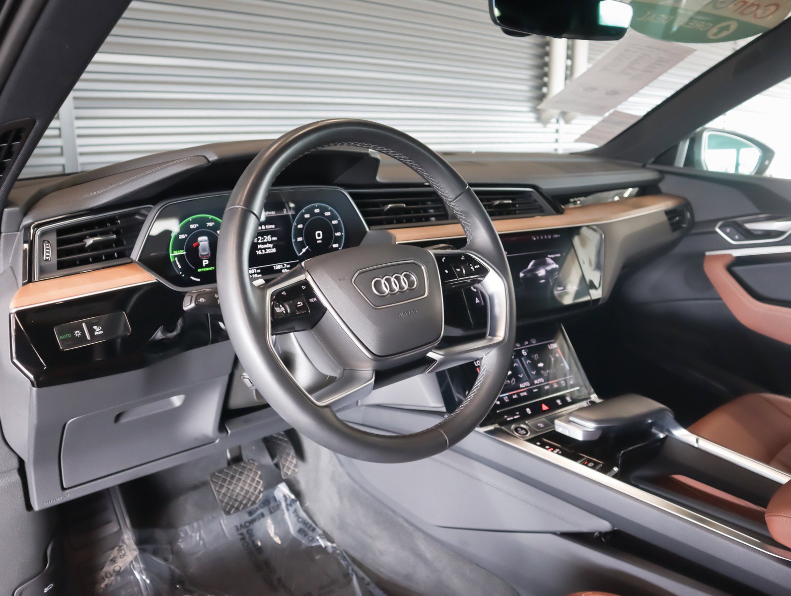 Used 2024 Audi Q8 e-tron Premium Plus w/ Premium Plus Package image 17