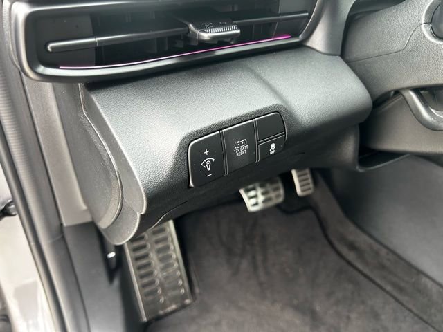 Certified 2025 Hyundai Elantra SEL image 17