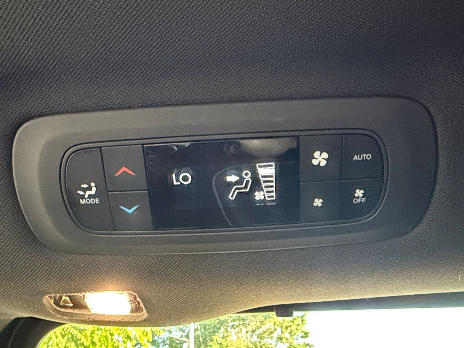 Used 2025 Chrysler Pacifica Limited FWD image 25