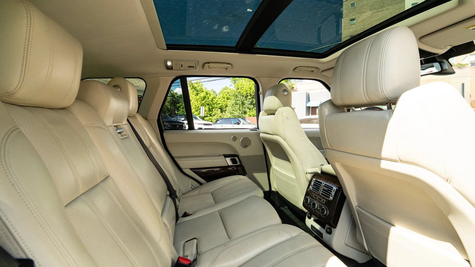 Used 2014 Land Rover Range Rover Supercharged AWD/4WD image 16