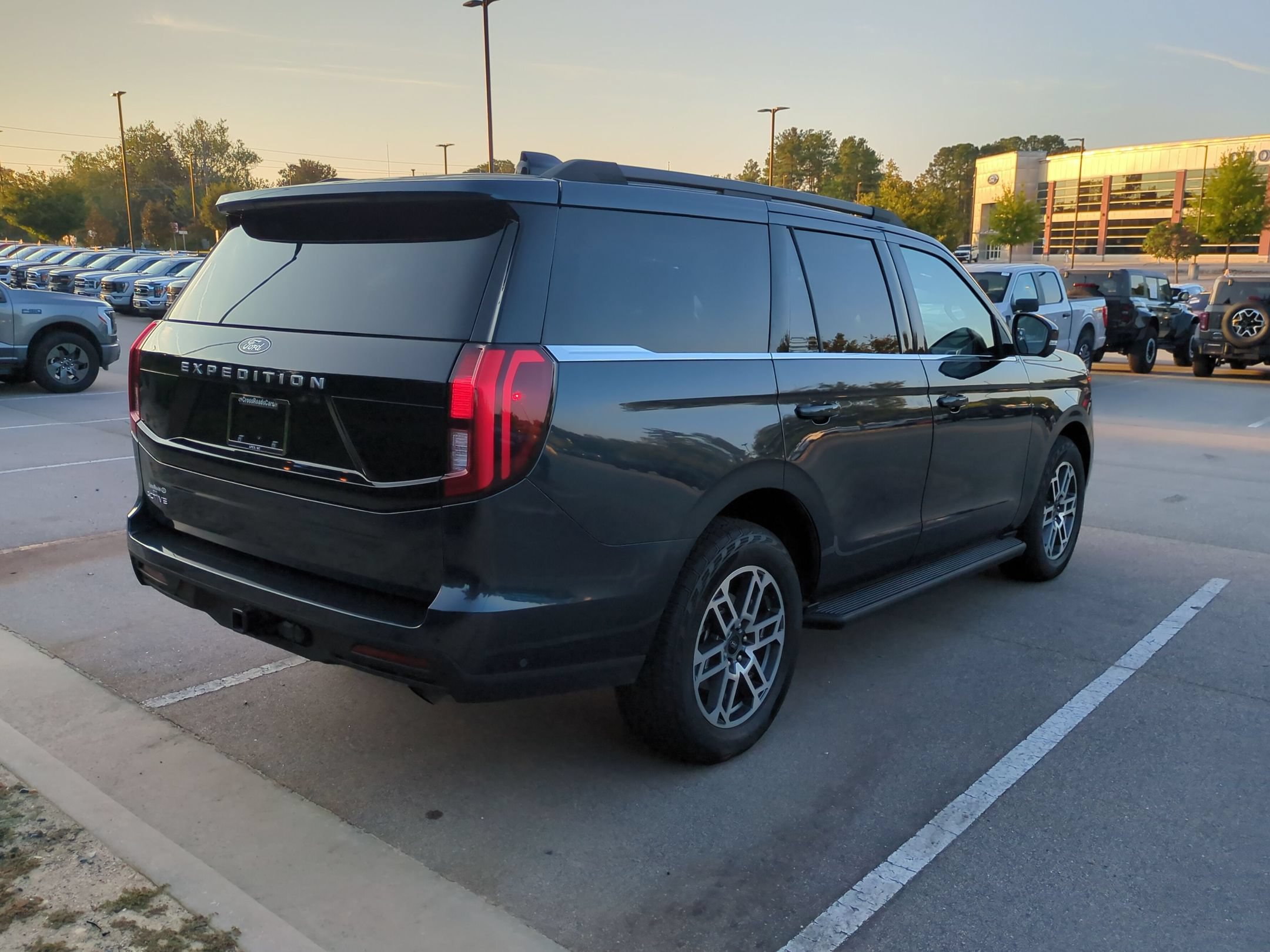 Certified 2025 Ford Expedition Active AWD/4WD image 4