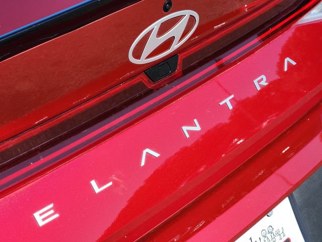 Used 2025 Hyundai Elantra SEL FWD image 6