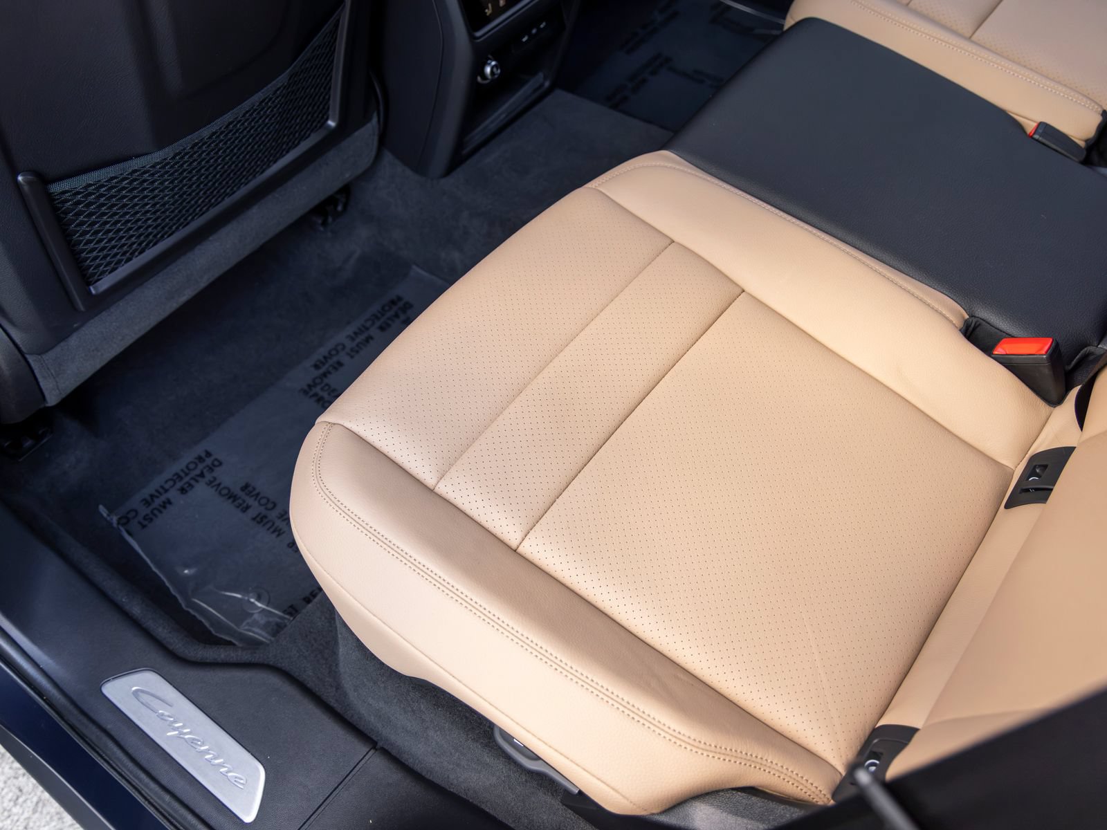 Certified 2025 Porsche Cayenne AWD/4WD image 48
