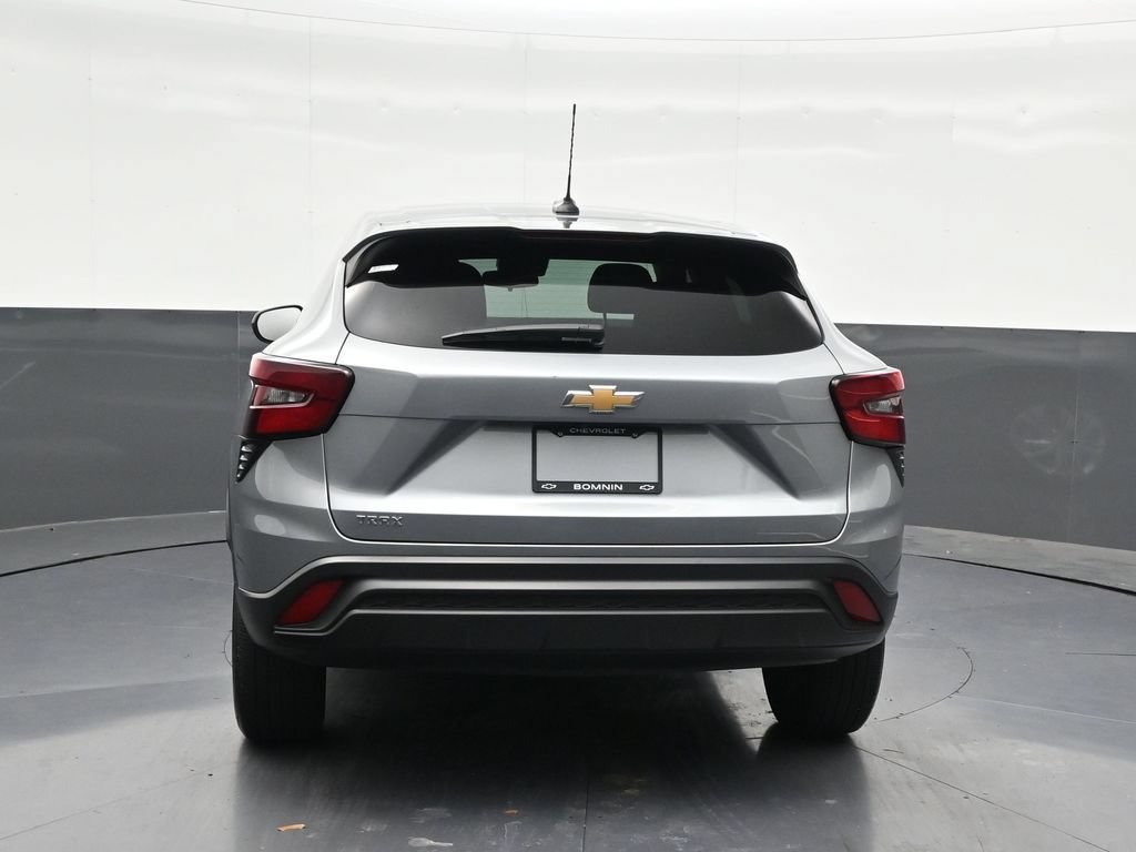 Used 2024 Chevrolet Trax LS FWD image 4