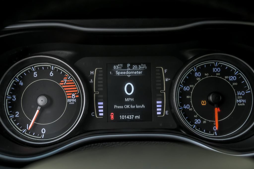 Used 2020 Jeep Cherokee Latitude w/ Quick Order Package 26F North AWD/4WD image 21