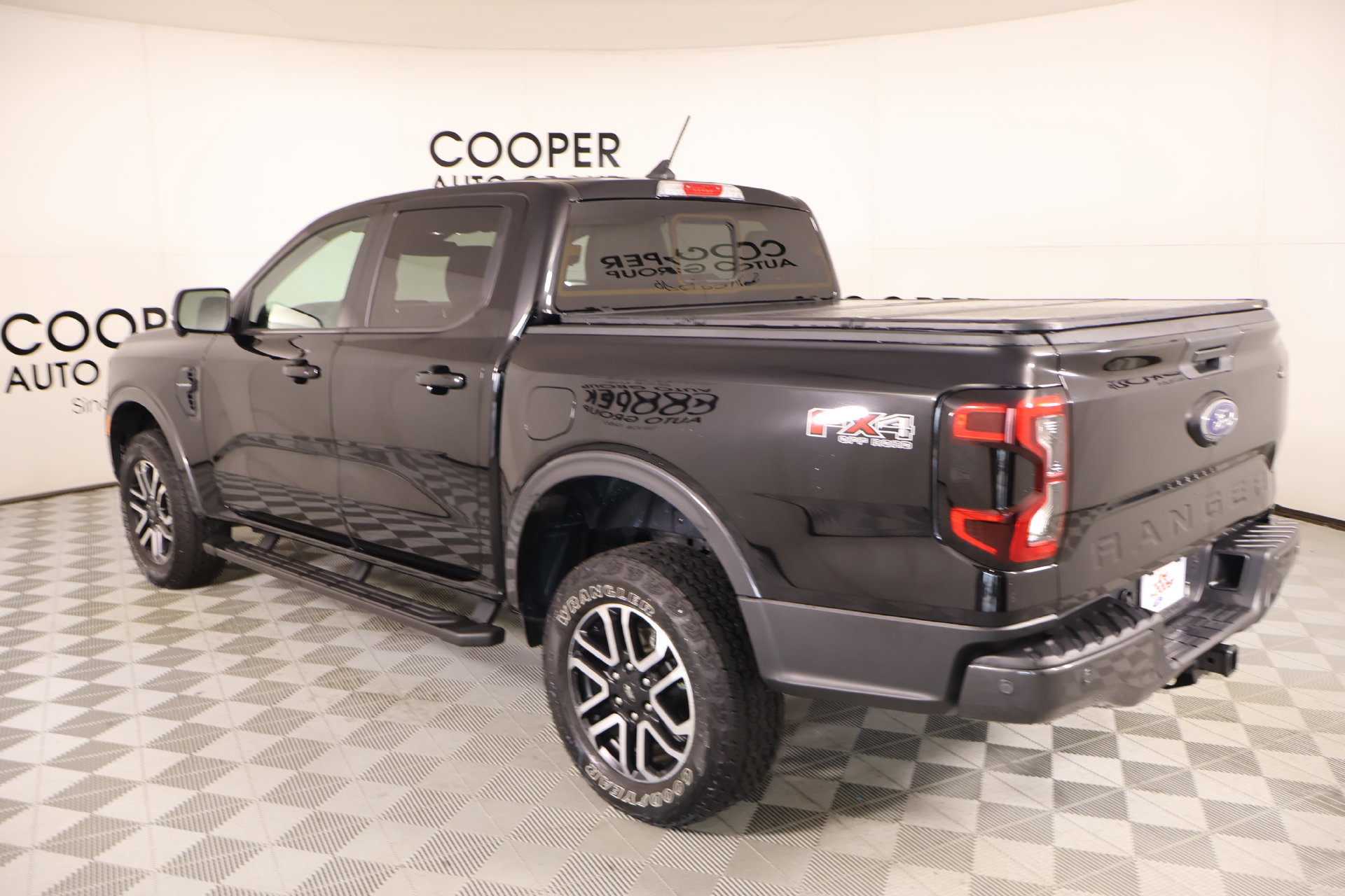 Used 2024 Ford Ranger Lariat w/ FX4 Off-Road Package AWD/4WD image 22