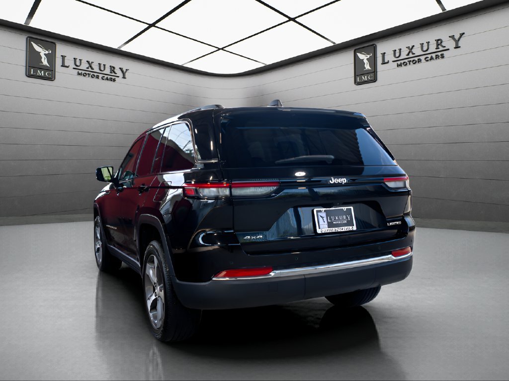 Used 2023 Jeep Grand Cherokee Limited w/ Trailer Tow Prep Group (B) AWD/4WD image 6