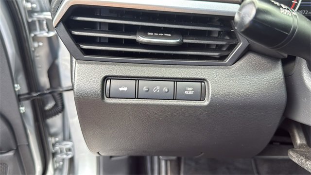 Used 2024 Nissan Altima 2.5 SV image 13