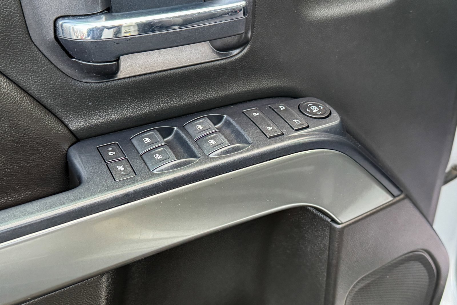 Used 2018 Chevrolet Silverado 1500 LT w/ All Star Edition image 14