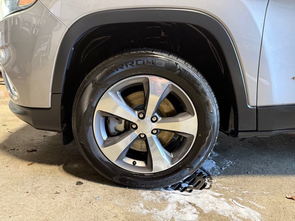 Certified 2020 Jeep Cherokee Limited AWD/4WD image 38