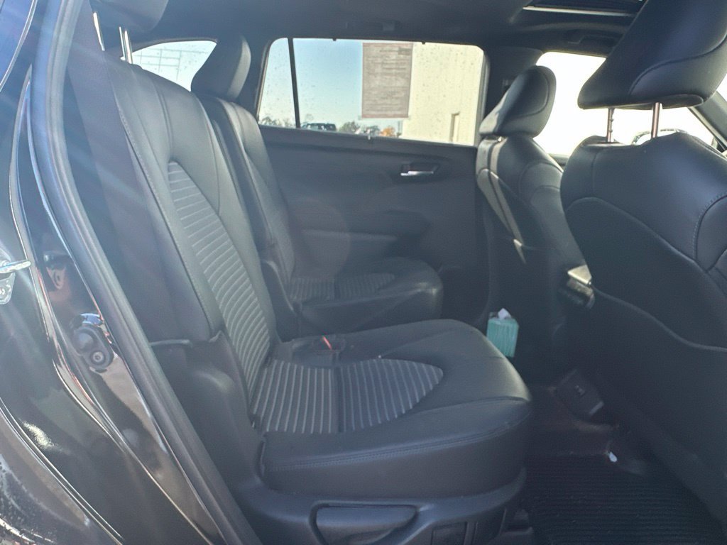 Used 2023 Toyota Highlander XSE AWD/4WD image 27