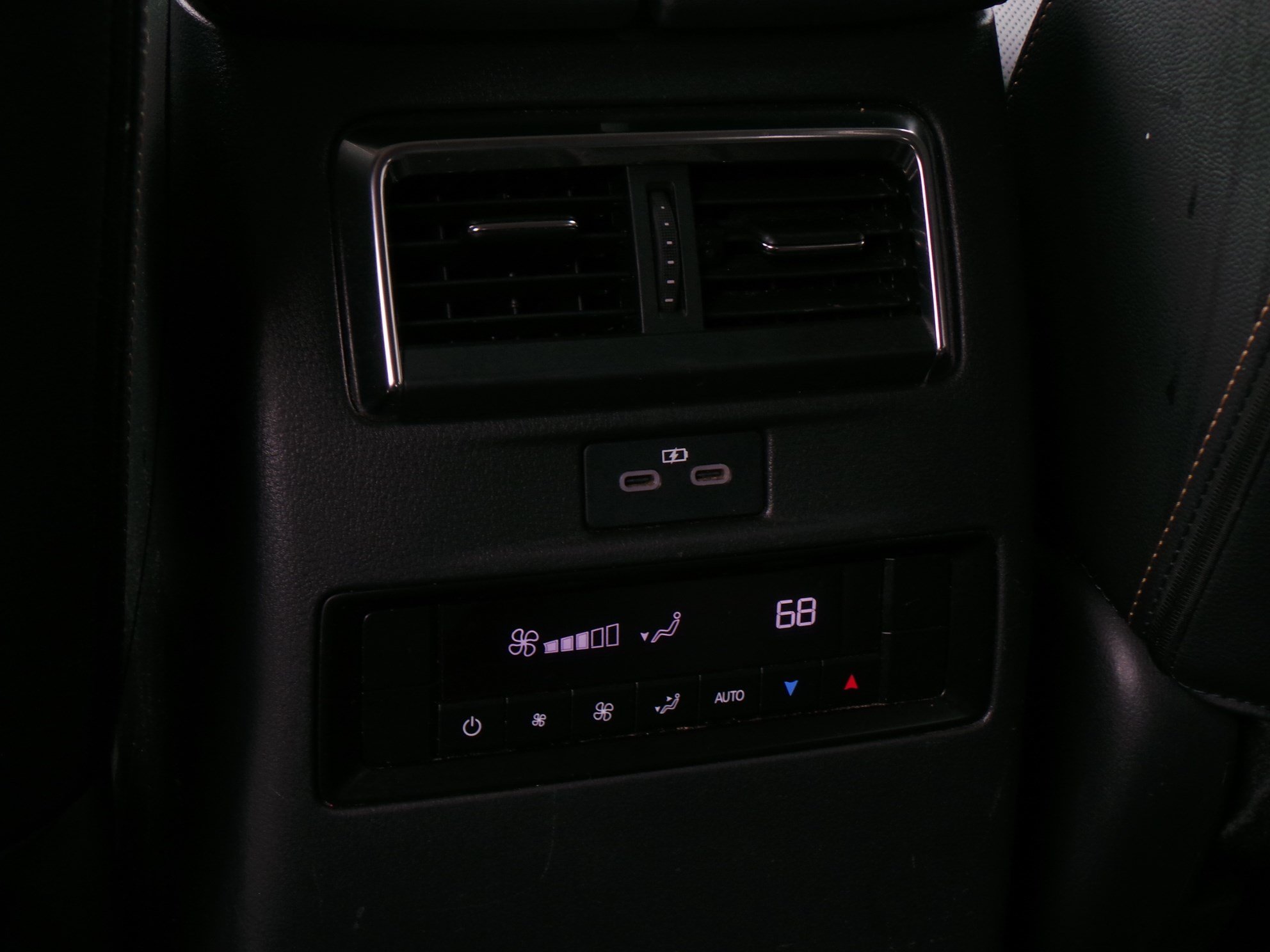 Certified 2024 MAZDA CX-90 Plug-In Hybrid w/ Premium Pkg AWD/4WD image 37