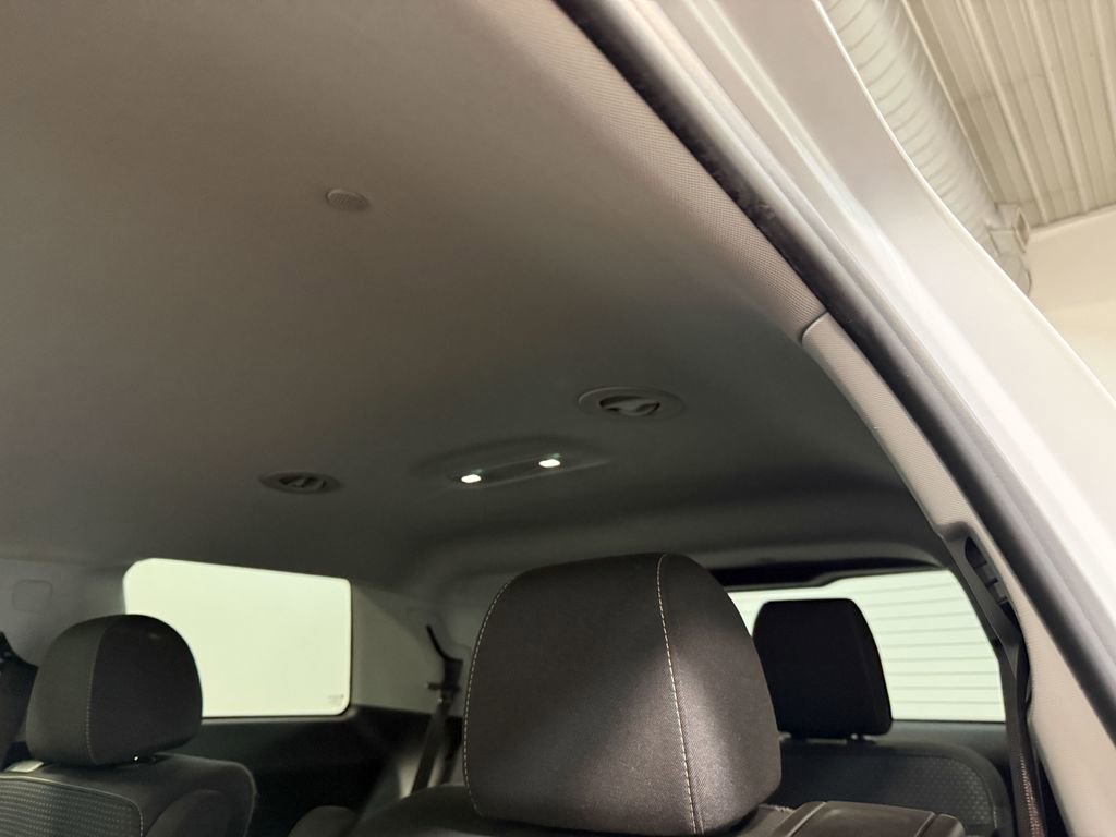 Used 2021 GMC Acadia SLE w/ Trailering Package image 9