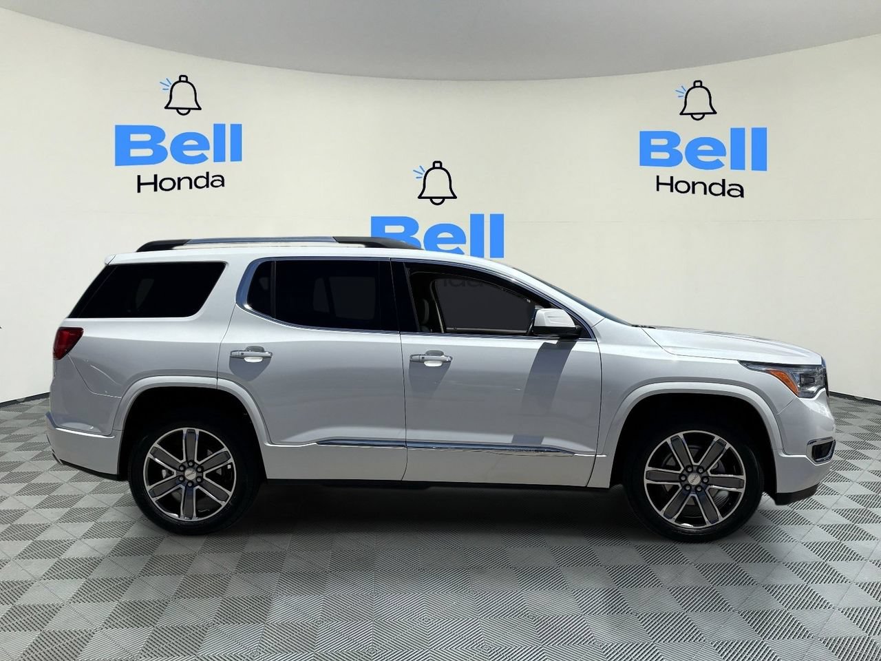 Used 2019 GMC Acadia Denali w/ Technology Package FWD image 5