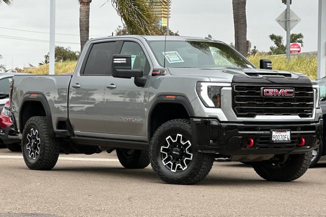 Used 2025 GMC Sierra 2500 AT4X image 3