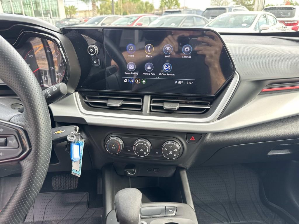 Used 2025 Chevrolet Trax RS image 25