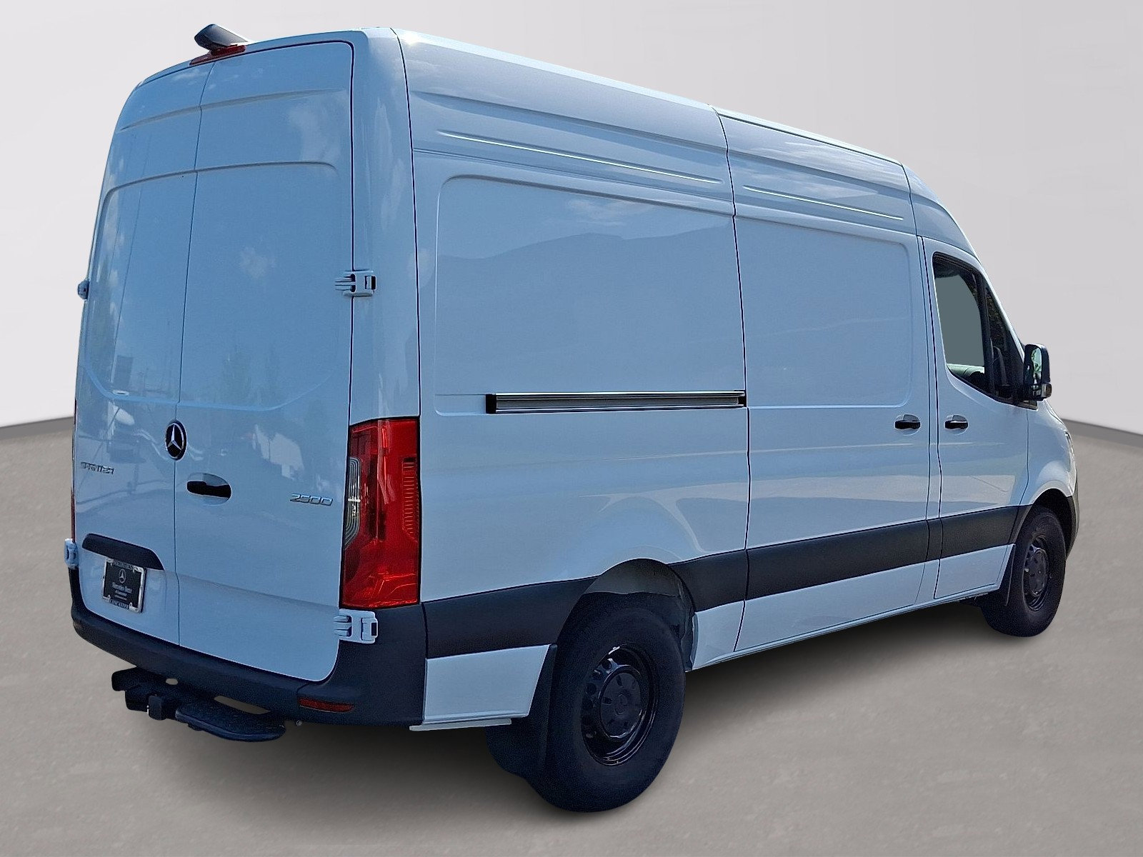 Used 2025 Mercedes-Benz Sprinter 2500 image 4
