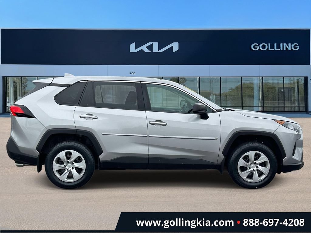 Used 2022 Toyota RAV4 LE AWD/4WD image 2