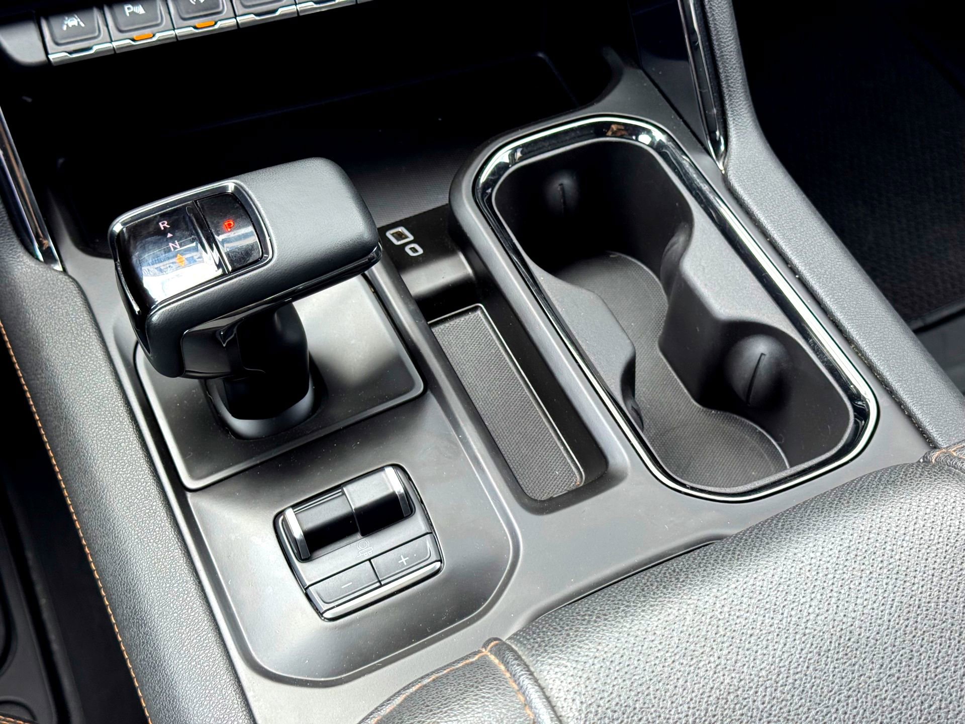 Used 2024 GMC Sierra 1500 AT4 w/ Technology Package image 29